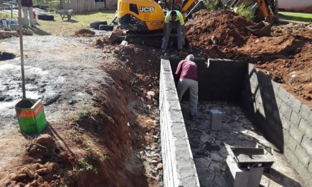 Projeto-piloto incentiva construção de fossas ecológicas no Sul de Minas
