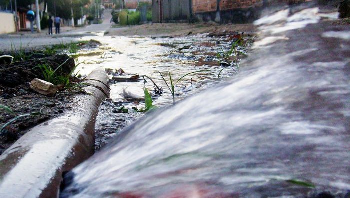 desperdicio-de-agua projeto-obriga-concessionaria-combater-desperdicio-de-agua