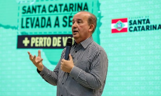 Governador anuncia investimentos de R$ 93 milhões em recursos da Casan para o Extremo Oeste